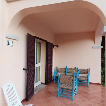 San Teodoro Pool House For 4 - Monte Petrosu Shared Pool & Parking